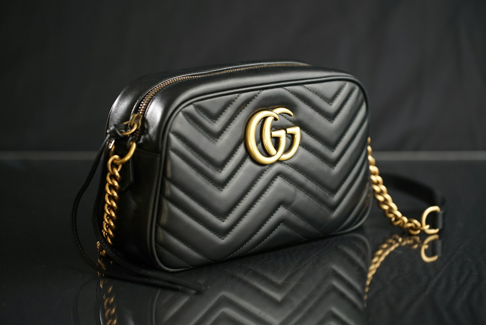 Quilted chain shoulder bag
